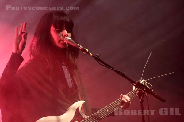 SCHOOL OF SEVEN BELLS - 2009-03-05 - PARIS - Point Ephemere - 